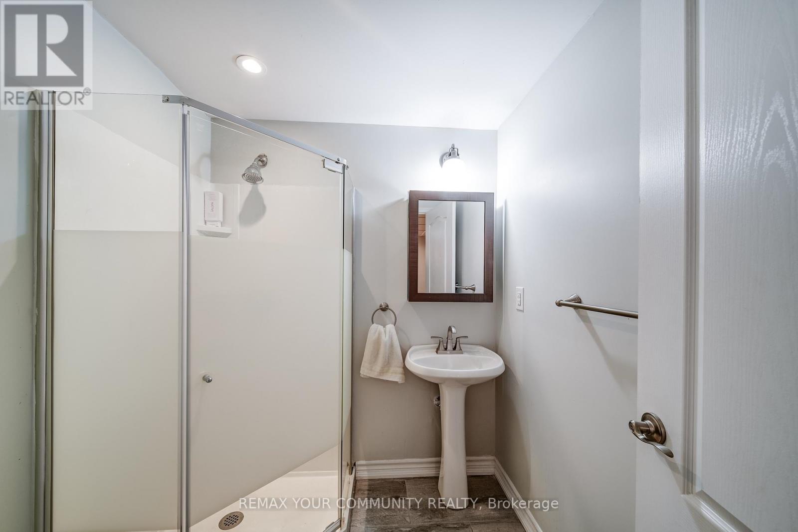 528 Ainsworth Drive, Newmarket (Gorham-College Manor), Ontario  L3Y 8W9 - Photo 18 - N12871064