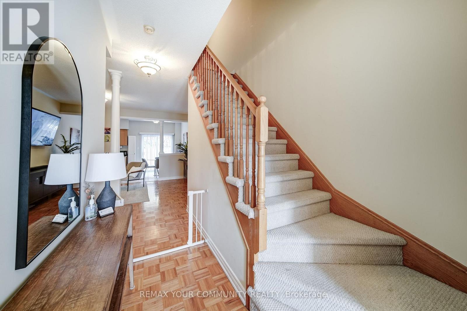 528 Ainsworth Drive, Newmarket (Gorham-College Manor), Ontario  L3Y 8W9 - Photo 2 - N12871064