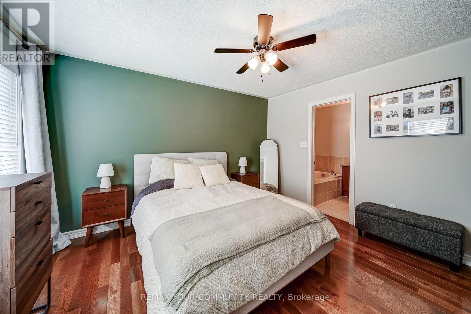 528 Ainsworth Drive, Newmarket (Gorham-College Manor), Ontario  L3Y 8W9 - Photo 8 - N12871064