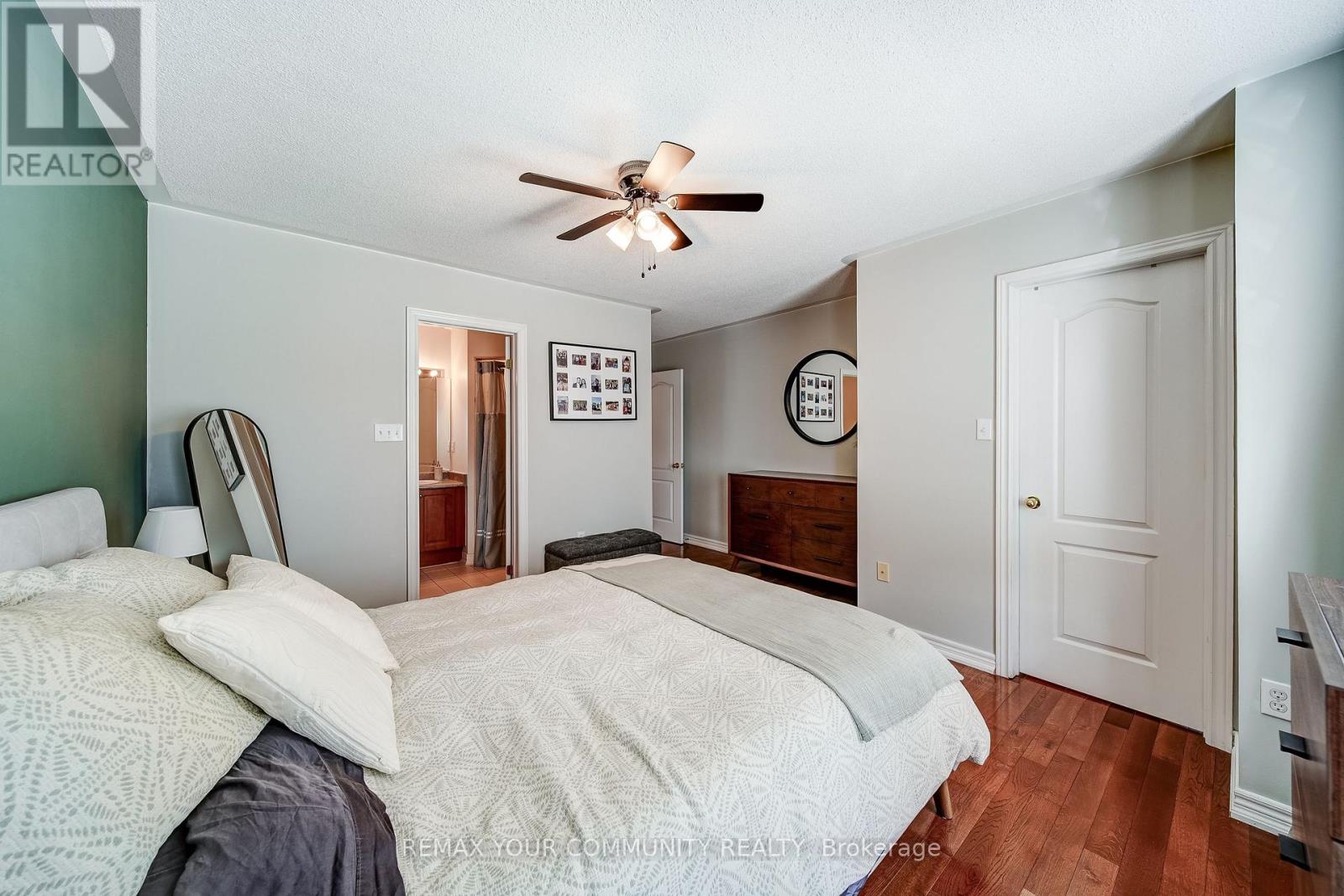 528 Ainsworth Drive, Newmarket (Gorham-College Manor), Ontario  L3Y 8W9 - Photo 9 - N12871064