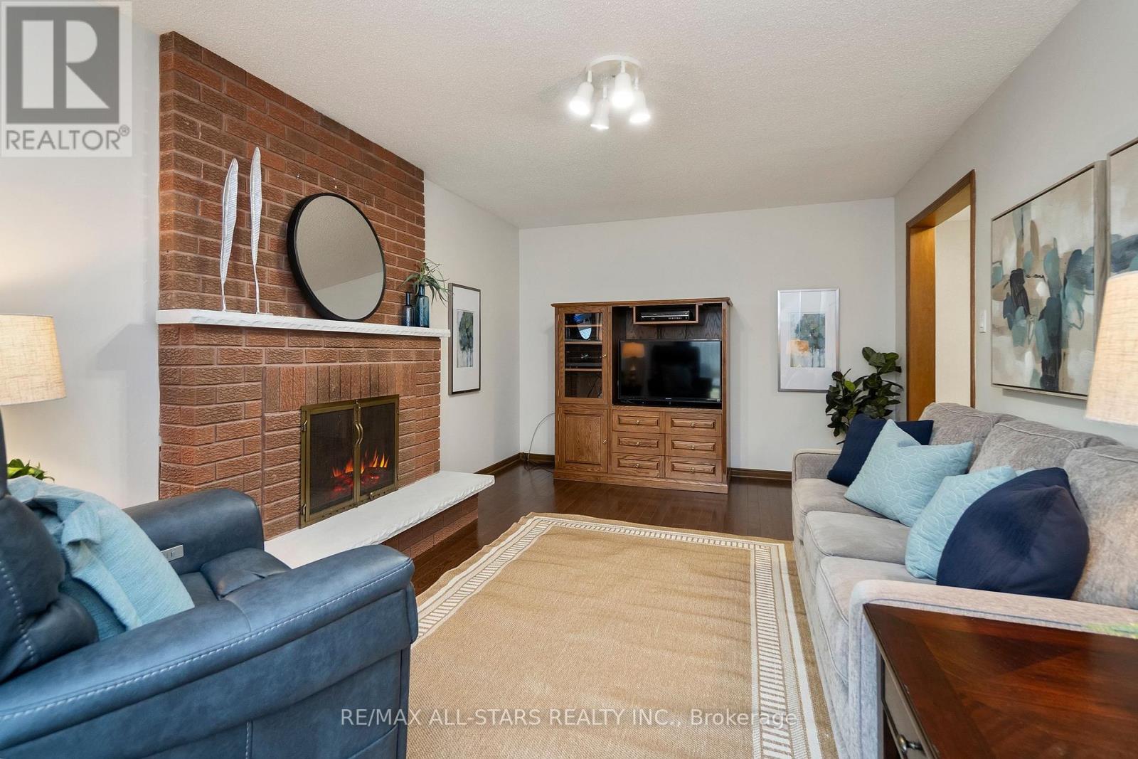 33 Carpenter Court, Markham, Ontario  L3P 6W3 - Photo 10 - N12871140