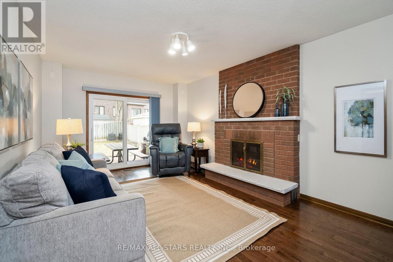 33 Carpenter Court, Markham, Ontario  L3P 6W3 - Photo 9 - N12871140