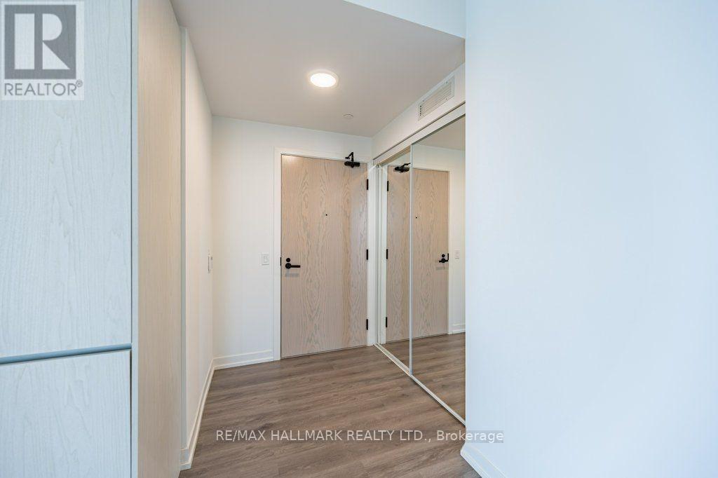 2710 - 28 Interchange Way, Vaughan (Vaughan Corporate Centre), Ontario  L4K 0P8 - Photo 4 - N12871178