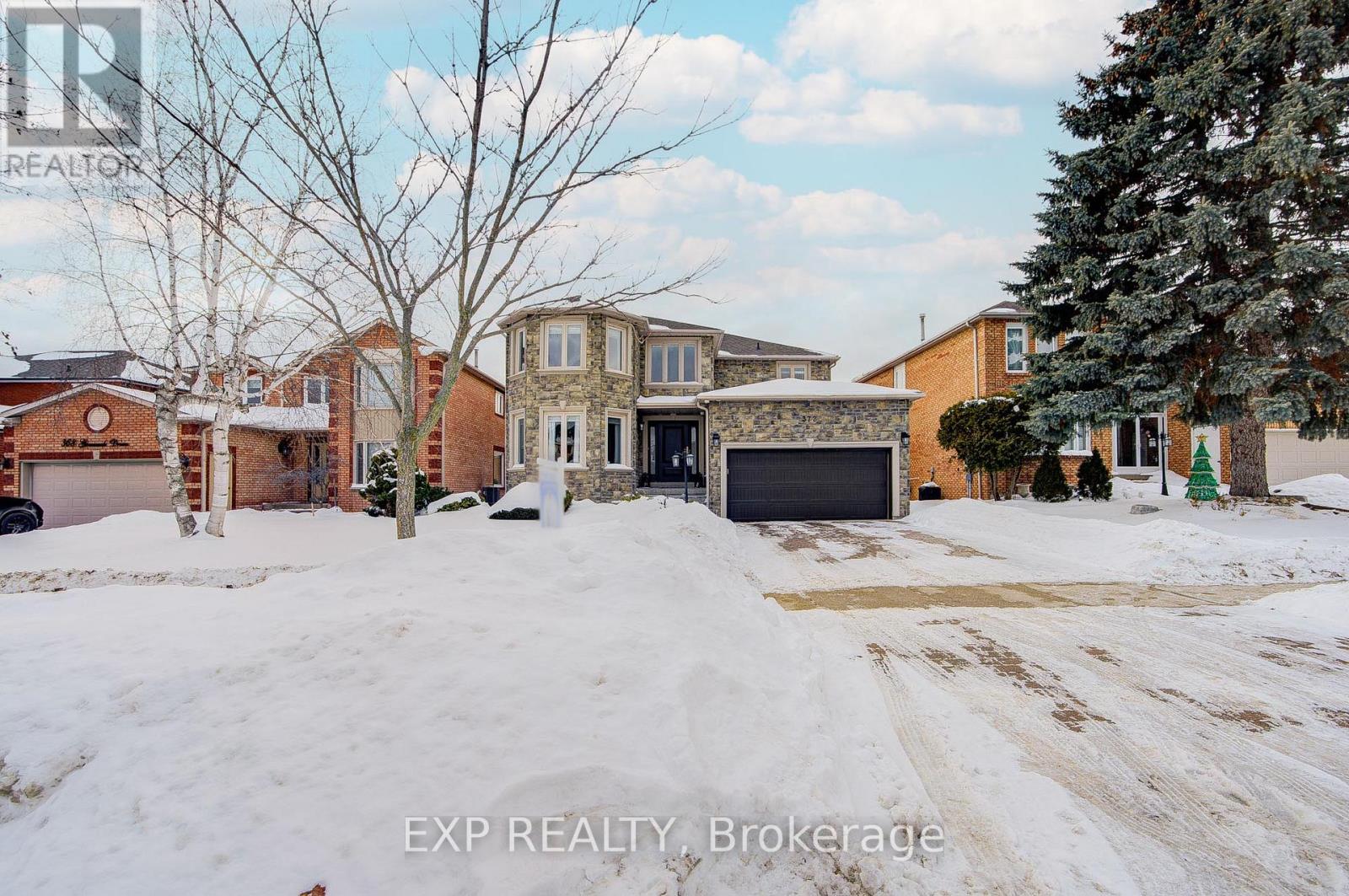 372 Greenock Drive, Vaughan (Maple), Ontario  L6A 1M5 - Photo 2 - N12871212