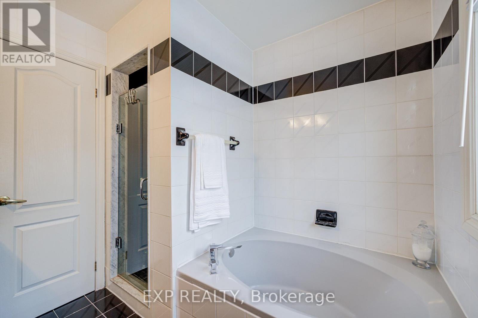 372 Greenock Drive, Vaughan (Maple), Ontario  L6A 1M5 - Photo 29 - N12871212