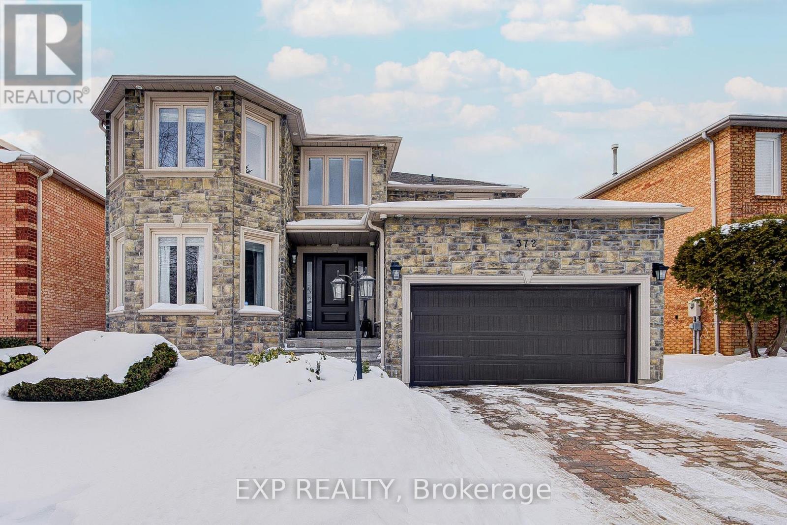 372 Greenock Drive, Vaughan (Maple), Ontario  L6A 1M5 - Photo 3 - N12871212