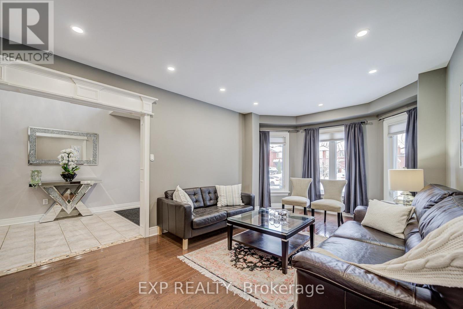 372 Greenock Drive, Vaughan (Maple), Ontario  L6A 1M5 - Photo 8 - N12871212