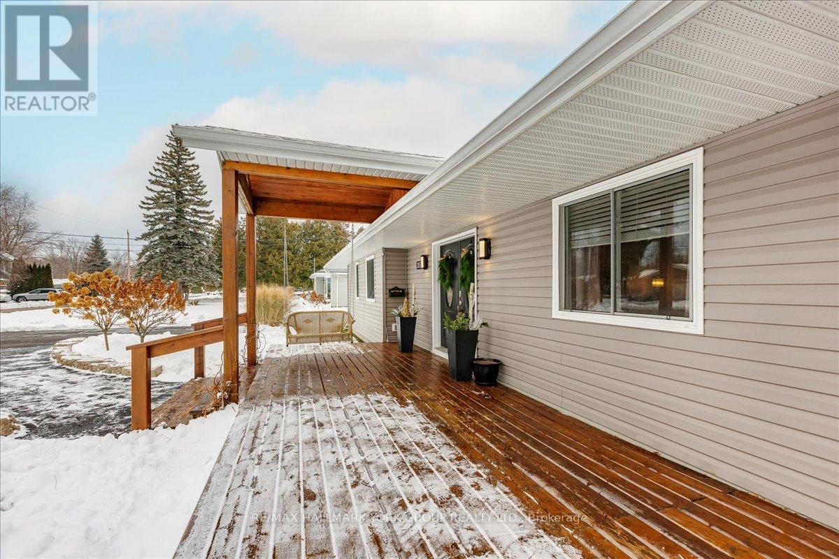 207 South Channel Drive, Georgina (Keswick South), Ontario  L4P 2N4 - Photo 10 - N12673678