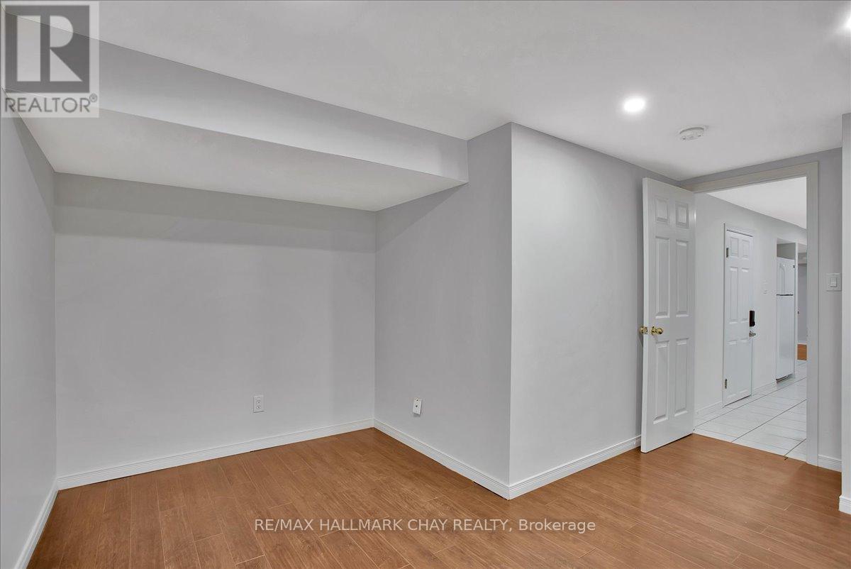 B - 42 Daphne Crescent, Barrie (Cundles East), Ontario  L4M 2Y8 - Photo 17 - S12871162