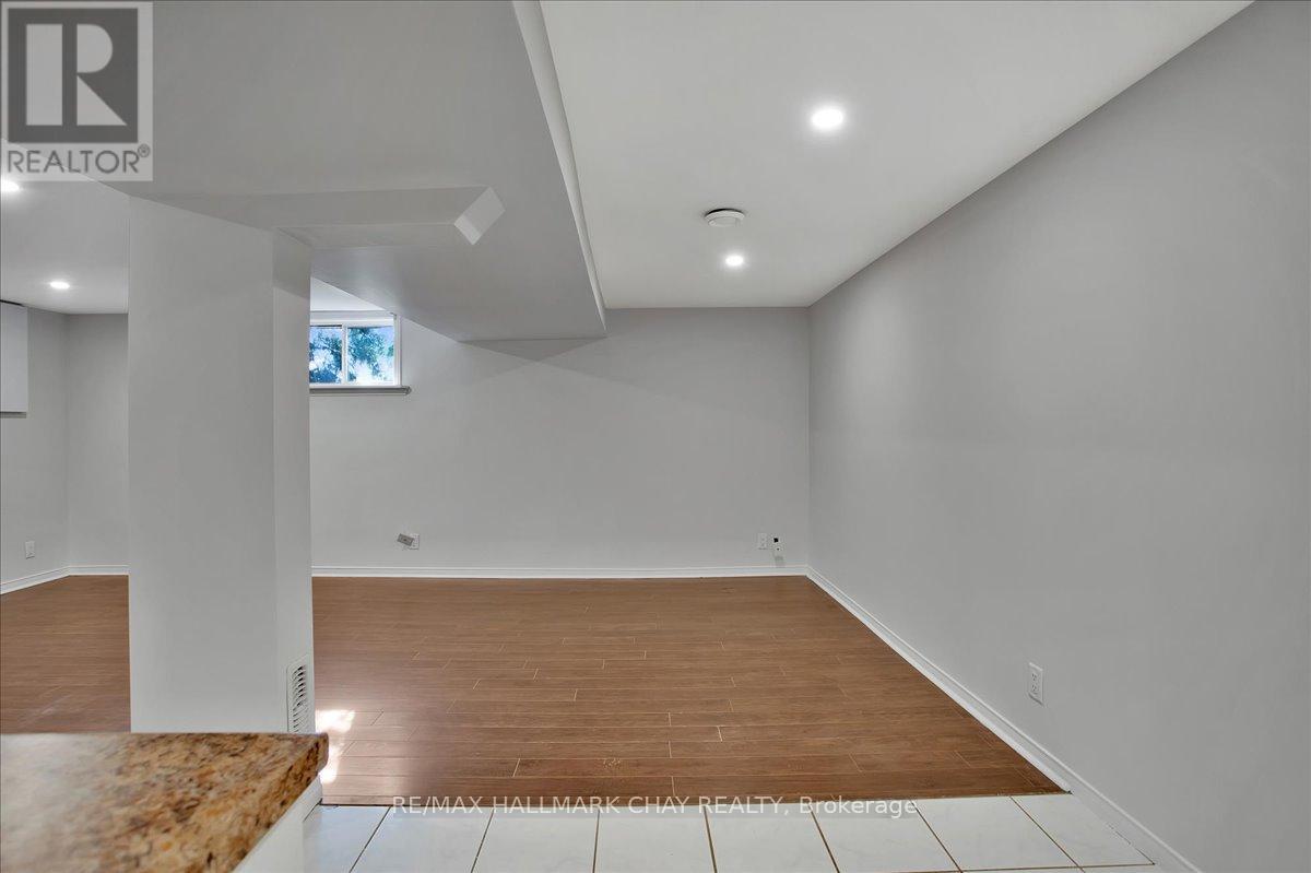 B - 42 Daphne Crescent, Barrie (Cundles East), Ontario  L4M 2Y8 - Photo 7 - S12871162