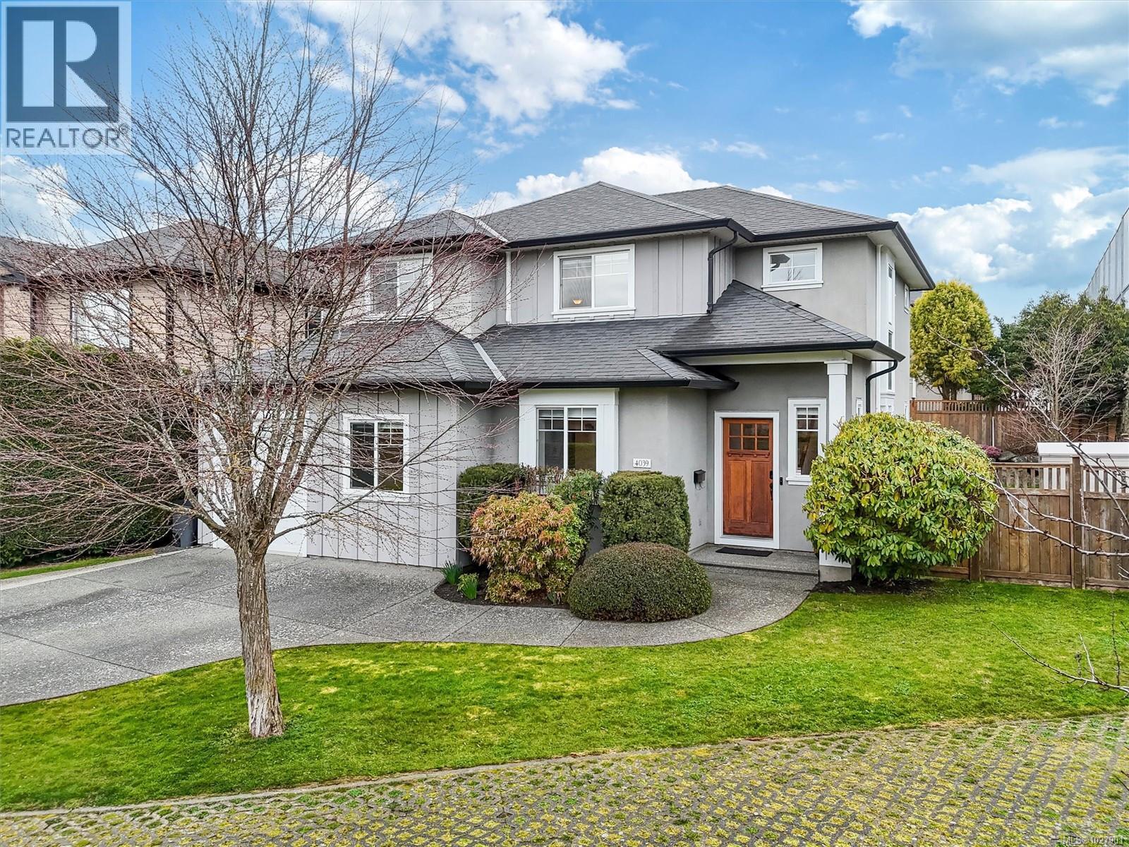 4039 Copperfield Lane, Saanich, British Columbia  V8Z 0A5 - Photo 2 - 1027901