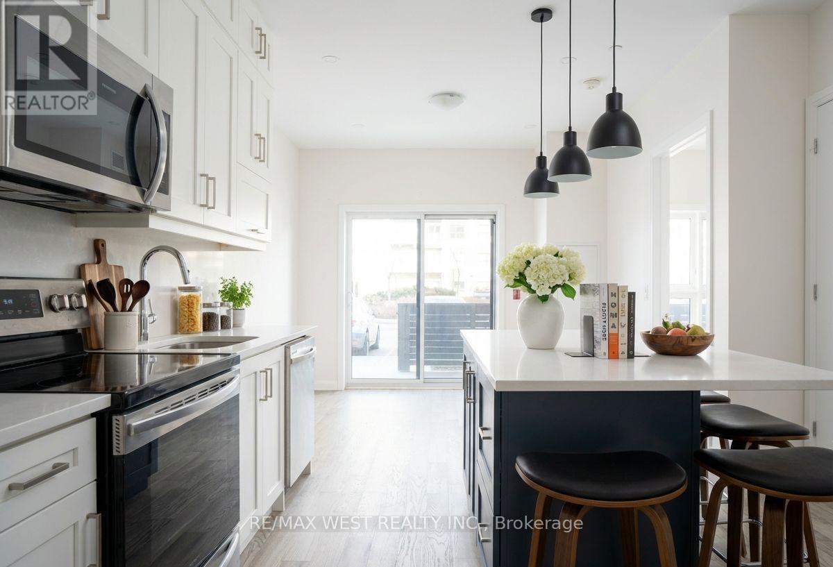 133 - 102 Grovewood Common, Oakville, Ontario  L6H 0X2 - Photo 3 - W12858602