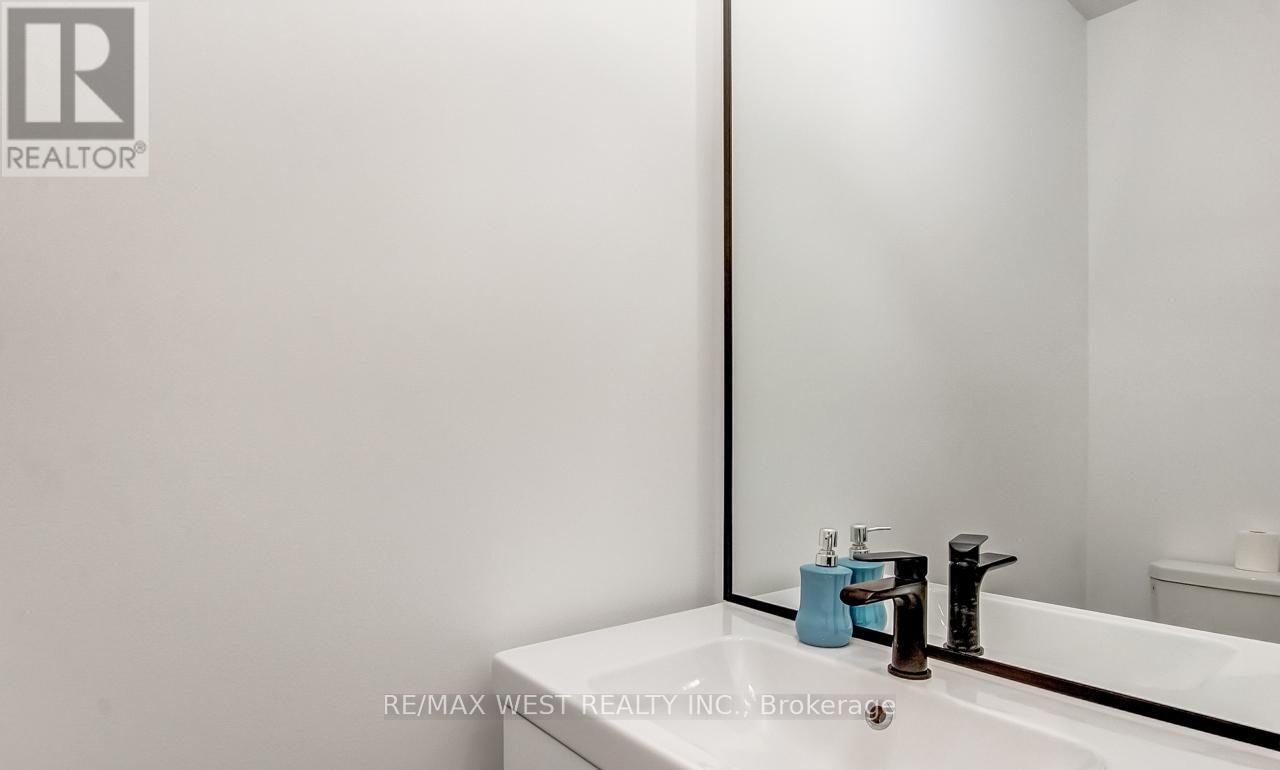 92 Poole Crescent, Middlesex Centre, Ontario  N0L 1R0 - Photo 12 - X12858342