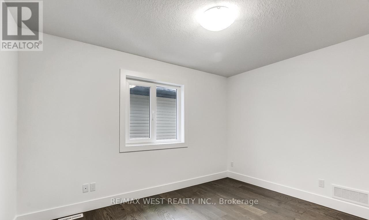 92 Poole Crescent, Middlesex Centre, Ontario  N0L 1R0 - Photo 16 - X12858342