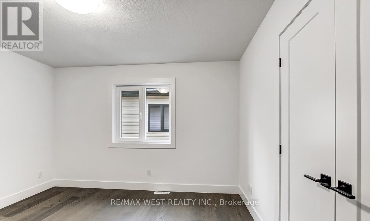 92 Poole Crescent, Middlesex Centre, Ontario  N0L 1R0 - Photo 15 - X12858342