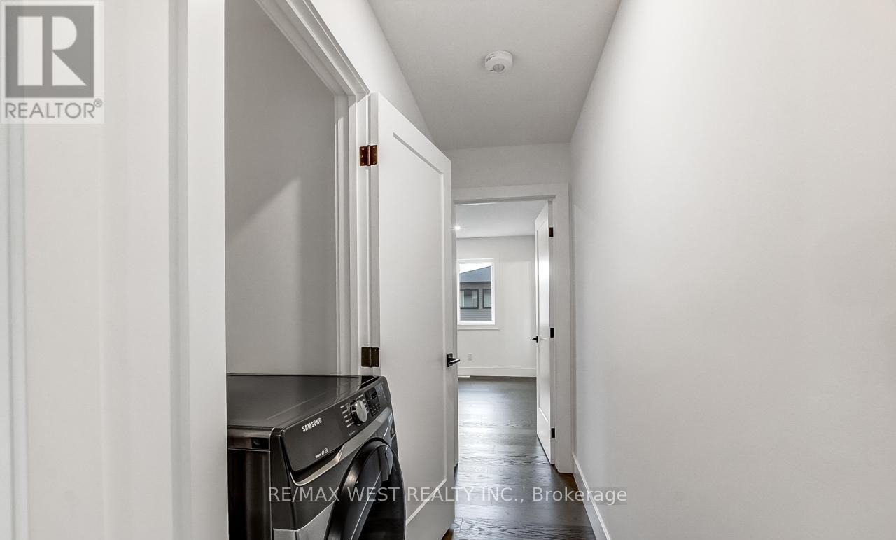 92 Poole Crescent, Middlesex Centre, Ontario  N0L 1R0 - Photo 22 - X12858342