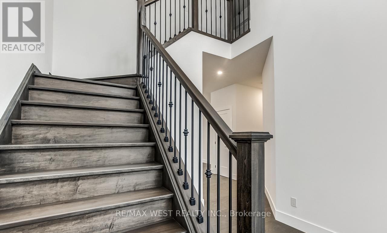 92 Poole Crescent, Middlesex Centre, Ontario  N0L 1R0 - Photo 4 - X12858342