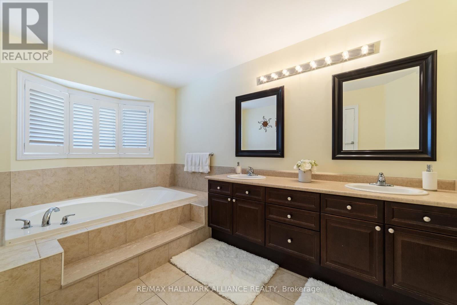 2431 Meadowridge Drive, Oakville, Ontario  L6H 7R3 - Photo 24 - W12870888