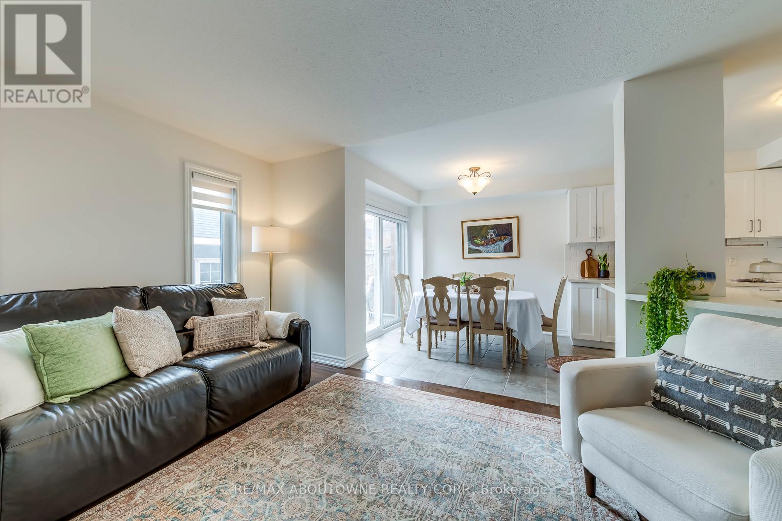 2322 Saddlecreek Crescent, Oakville, Ontario  L6M 5J7 - Photo 10 - W12870924