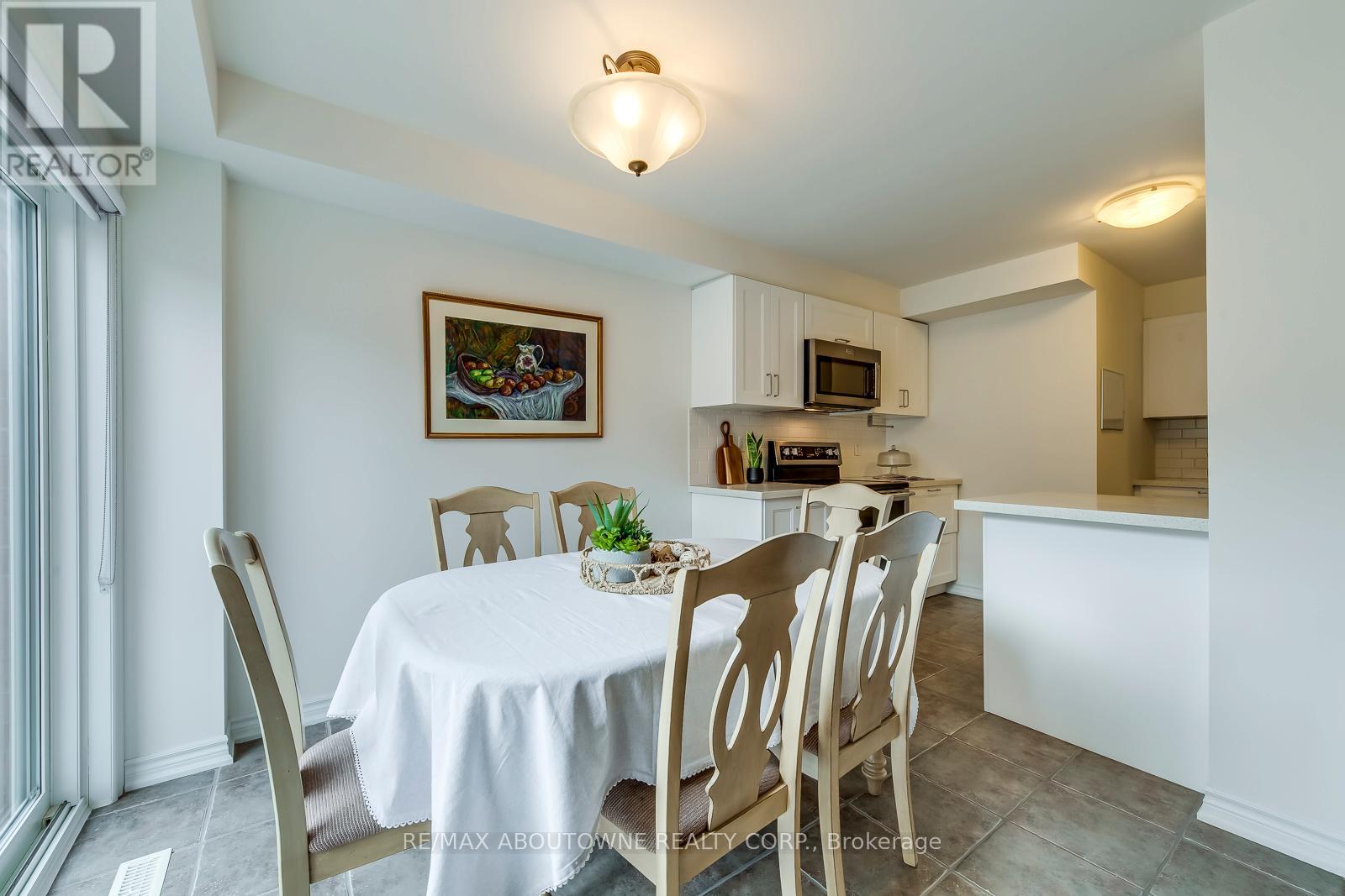 2322 Saddlecreek Crescent, Oakville, Ontario  L6M 5J7 - Photo 13 - W12870924