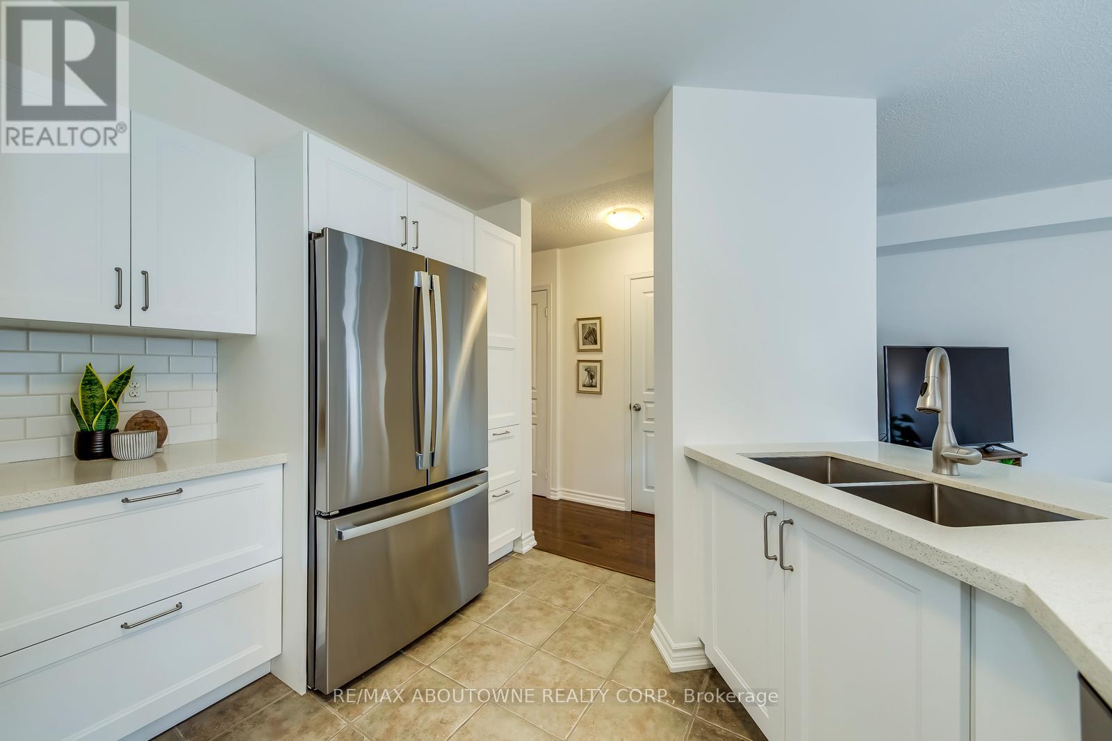 2322 Saddlecreek Crescent, Oakville, Ontario  L6M 5J7 - Photo 15 - W12870924