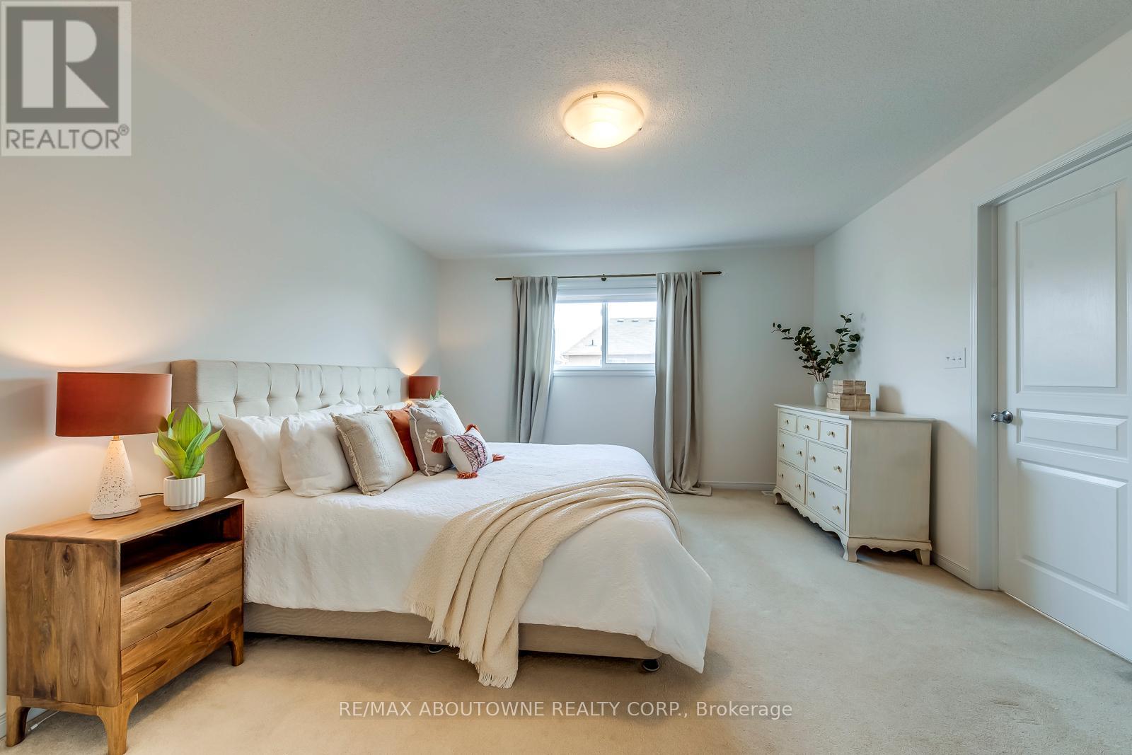 2322 Saddlecreek Crescent, Oakville, Ontario  L6M 5J7 - Photo 18 - W12870924