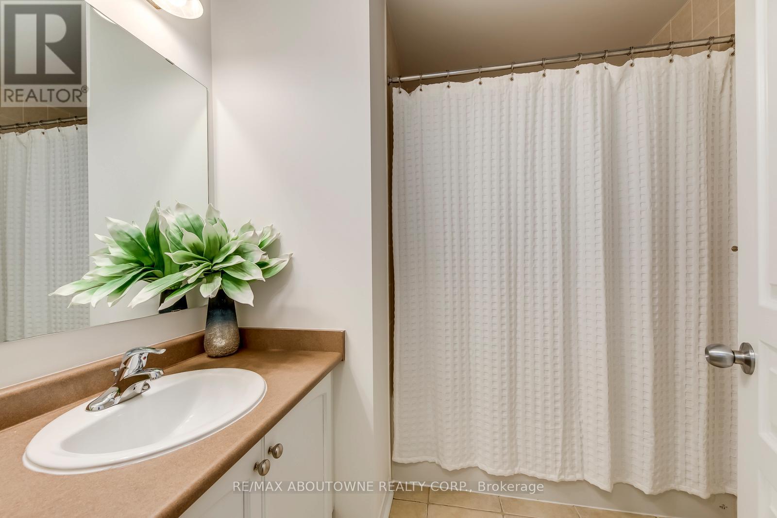 2322 Saddlecreek Crescent, Oakville, Ontario  L6M 5J7 - Photo 31 - W12870924