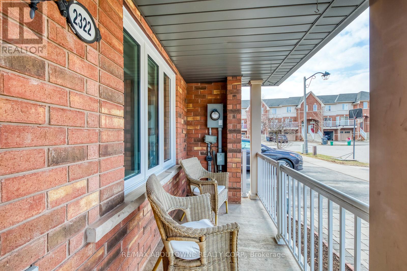 2322 Saddlecreek Crescent, Oakville, Ontario  L6M 5J7 - Photo 4 - W12870924