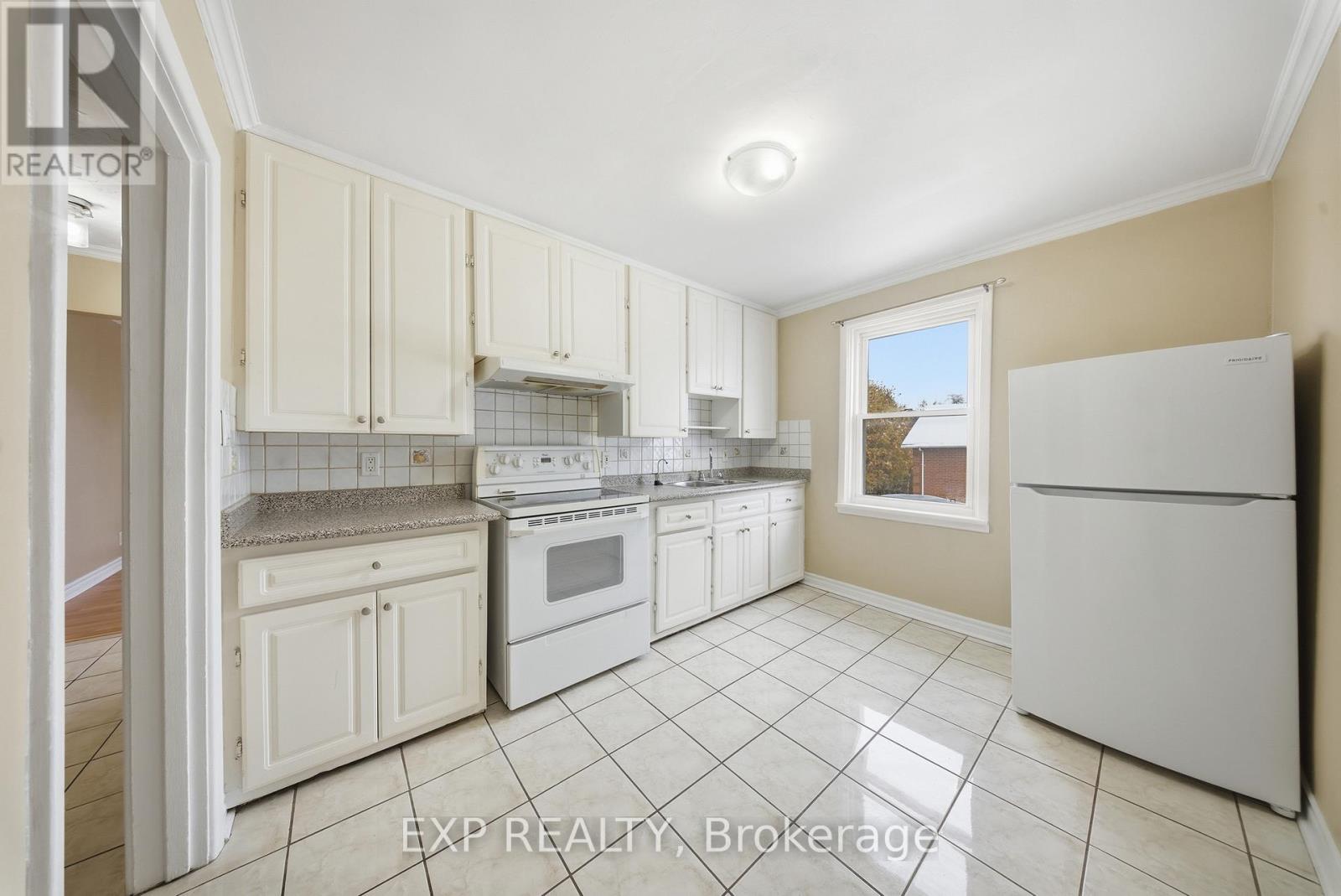 2 - 36 Market Street, Brampton, Ontario  L6X 1H5 - Photo 5 - W12870956