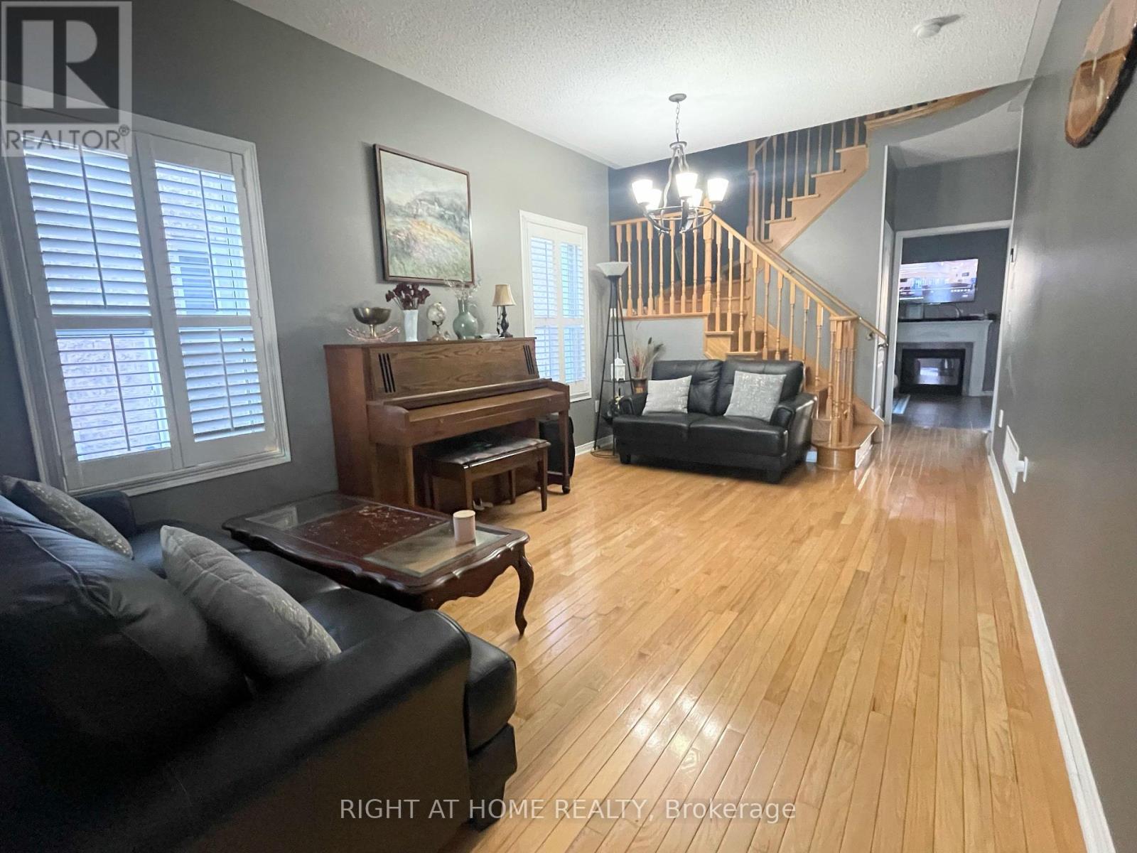 53 Knightswood Crescent, Brampton, Ontario  L7A 3W9 - Photo 3 - W12870958