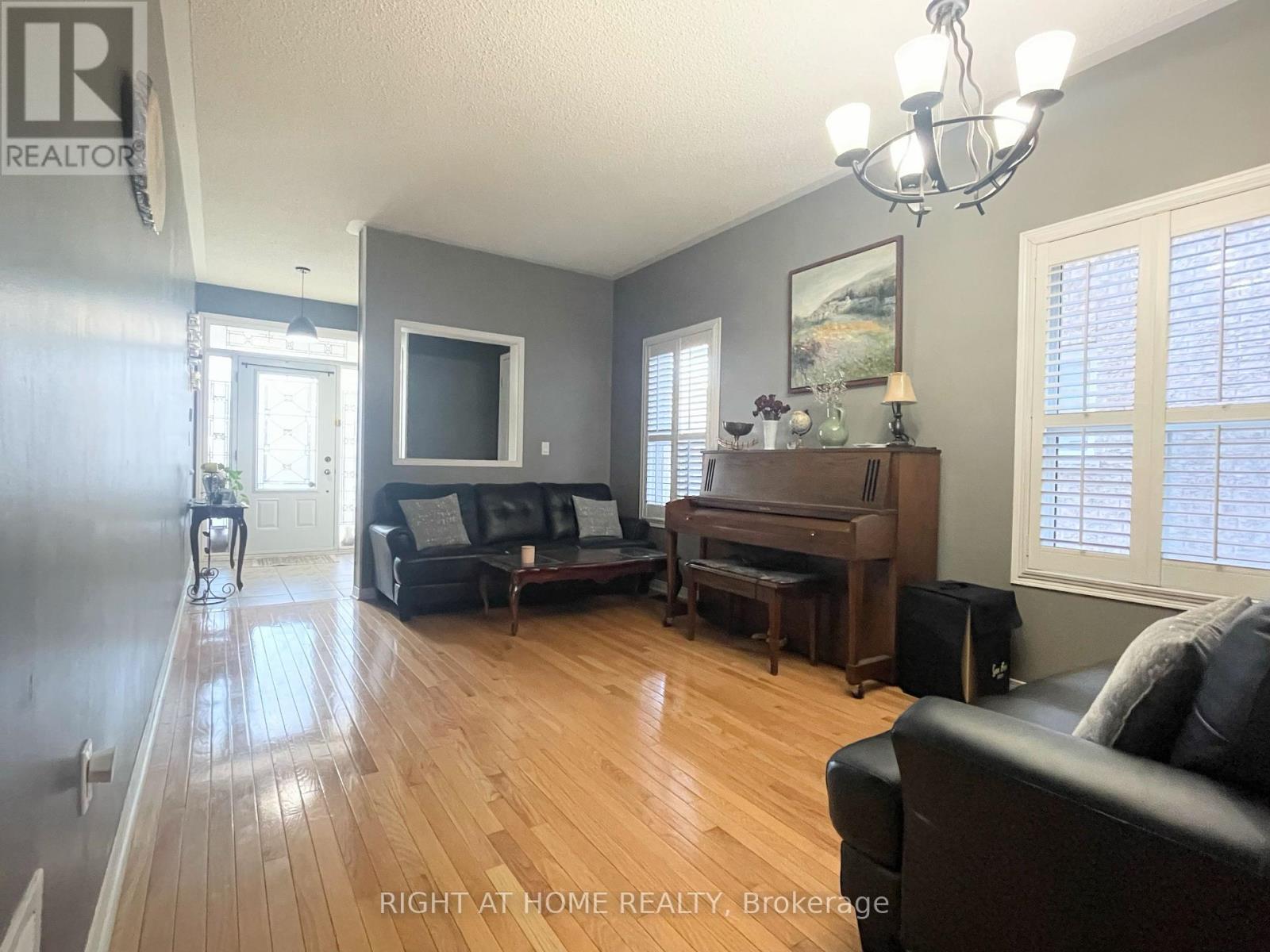 53 Knightswood Crescent, Brampton, Ontario  L7A 3W9 - Photo 4 - W12870958