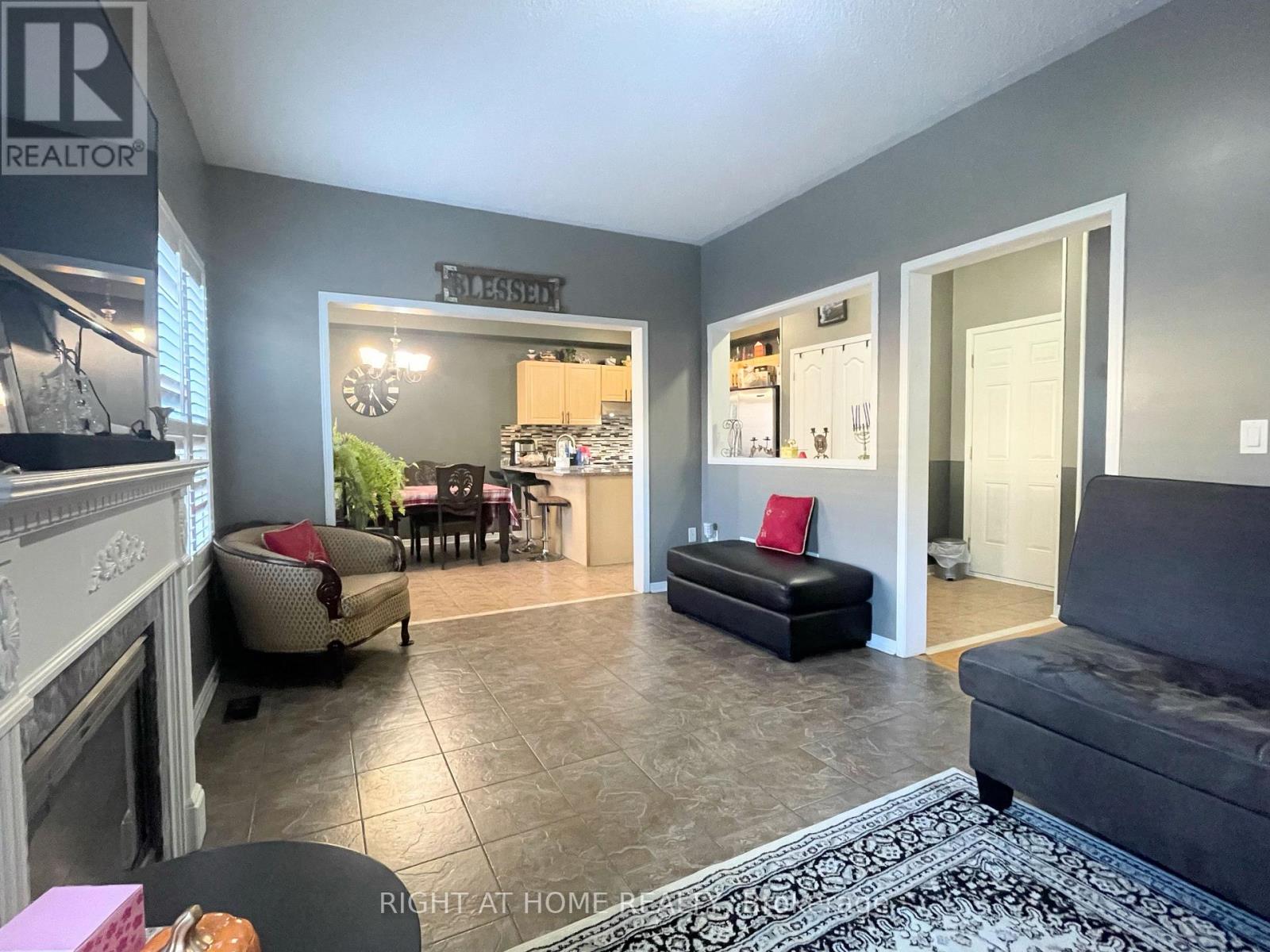 53 Knightswood Crescent, Brampton, Ontario  L7A 3W9 - Photo 5 - W12870958