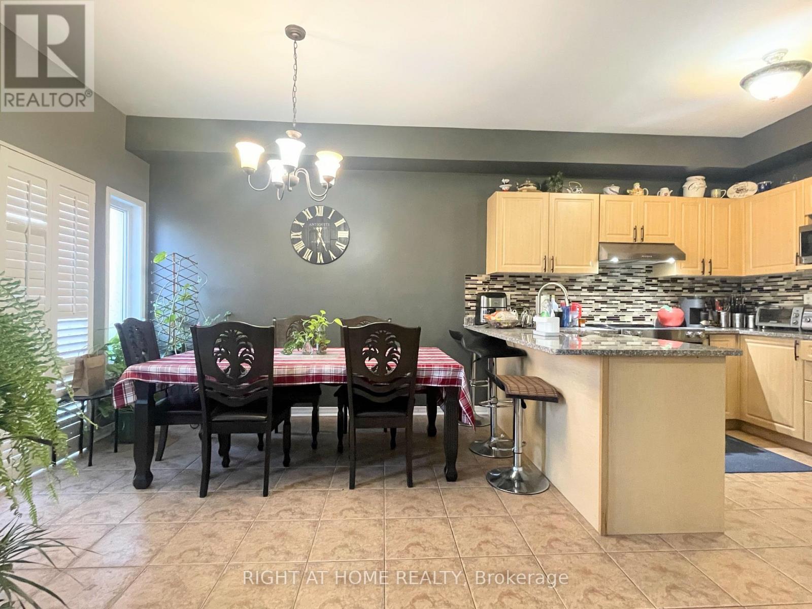 53 Knightswood Crescent, Brampton, Ontario  L7A 3W9 - Photo 6 - W12870958