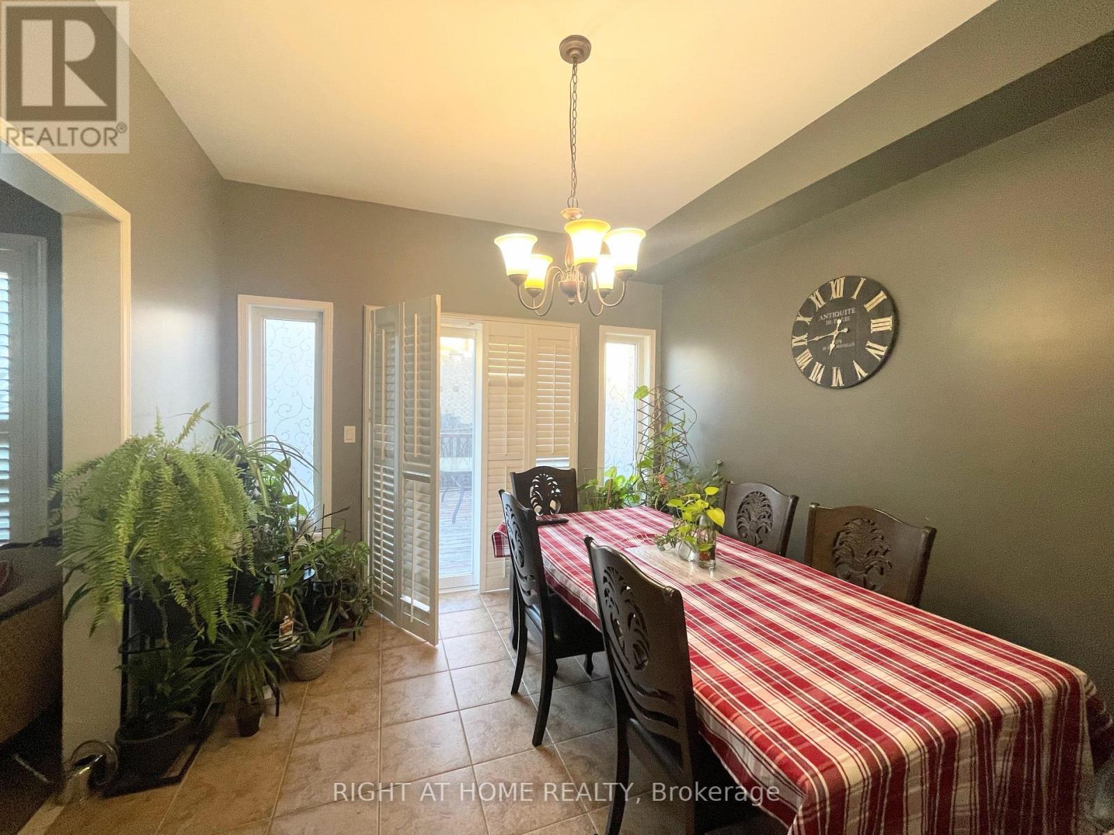 53 Knightswood Crescent, Brampton, Ontario  L7A 3W9 - Photo 8 - W12870958