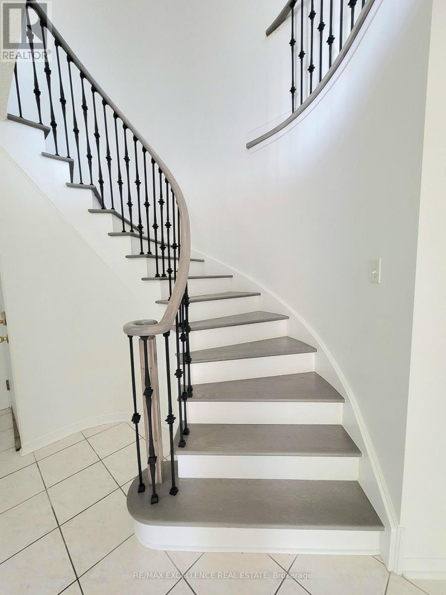 Upper - 24 Hayloft Court, Brampton (Fletcher's Creek Village), Ontario  L6X 4R7 - Photo 15 - W12871016