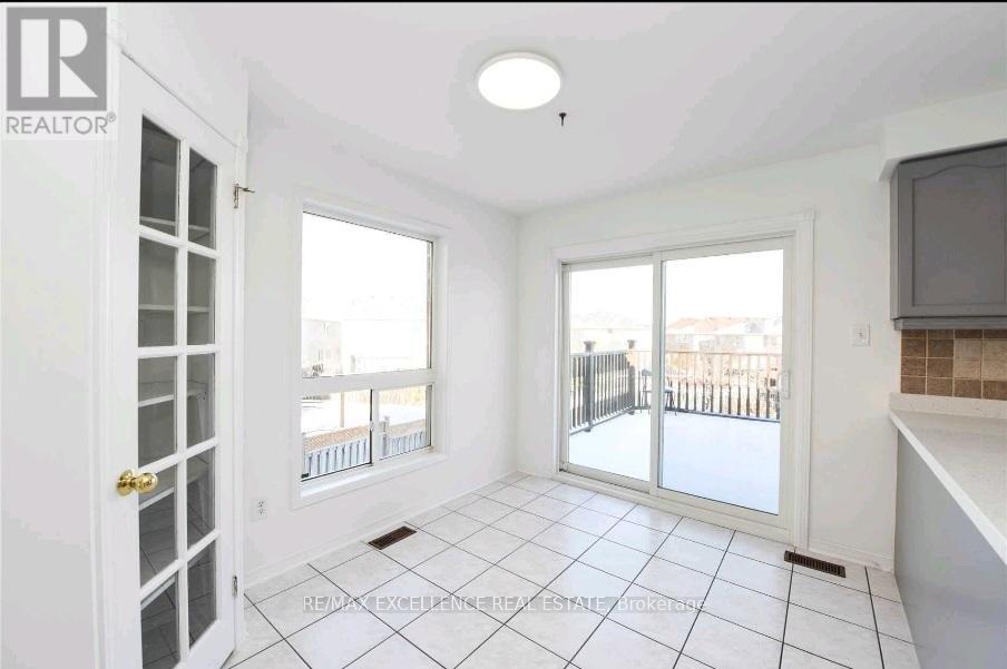 Upper - 24 Hayloft Court, Brampton (Fletcher's Creek Village), Ontario  L6X 4R7 - Photo 8 - W12871016