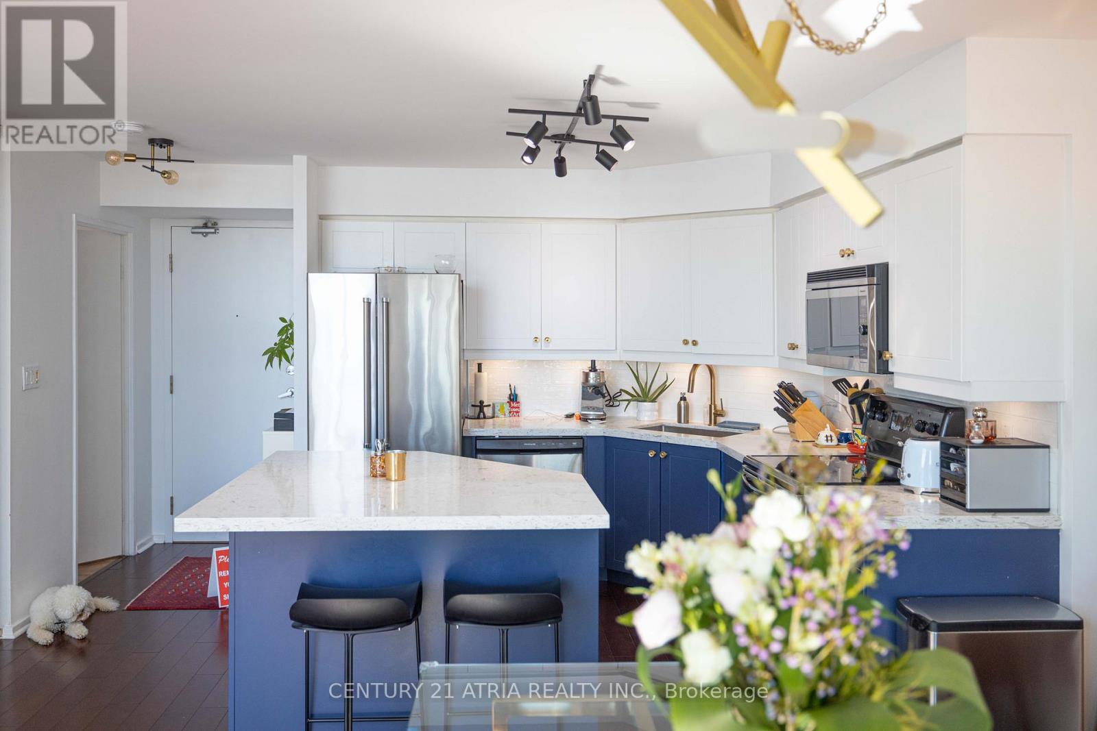 401 - 200 Manitoba Street, Toronto, Ontario  M8Y 3Y9 - Photo 2 - W12871104