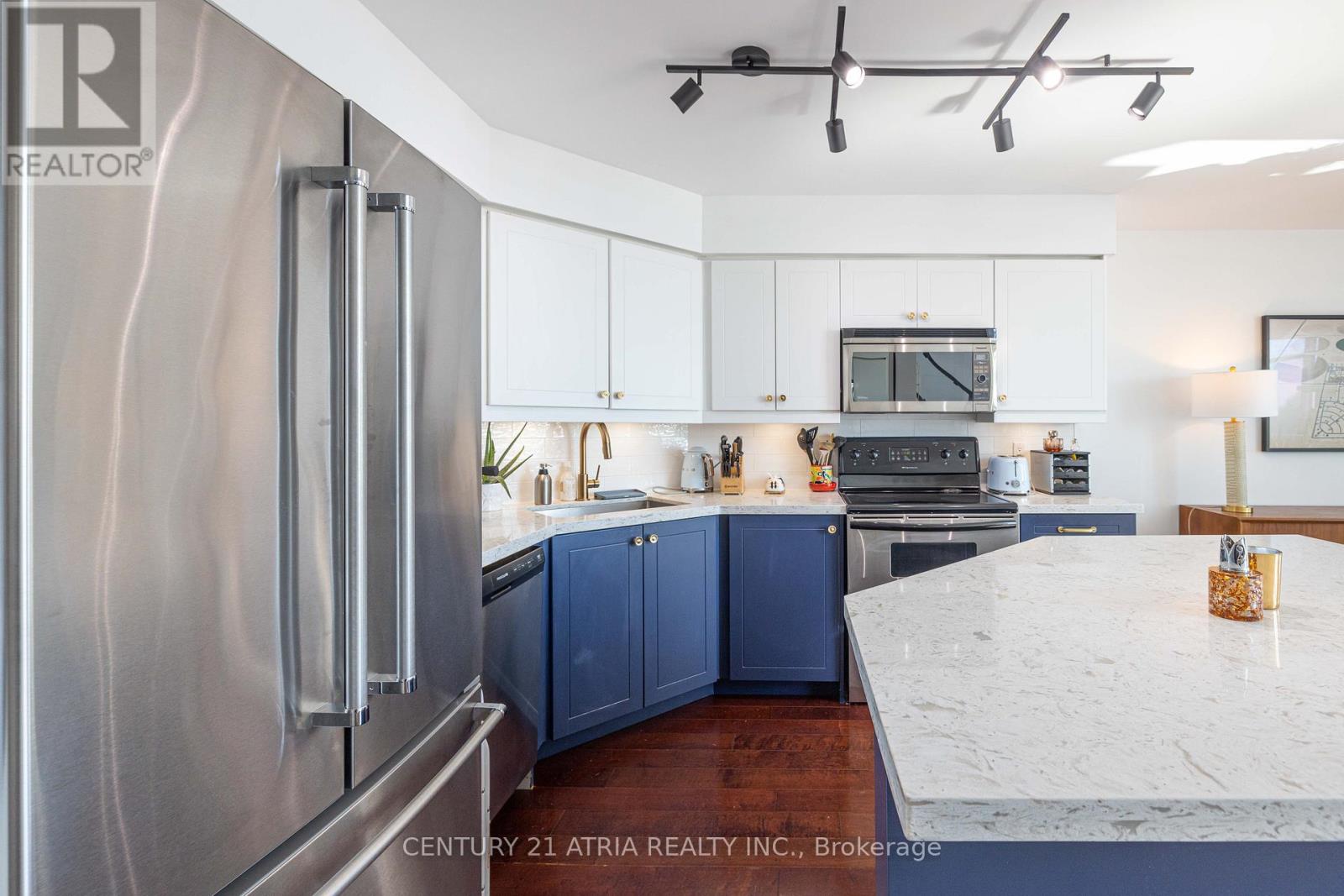 401 - 200 Manitoba Street, Toronto, Ontario  M8Y 3Y9 - Photo 4 - W12871104