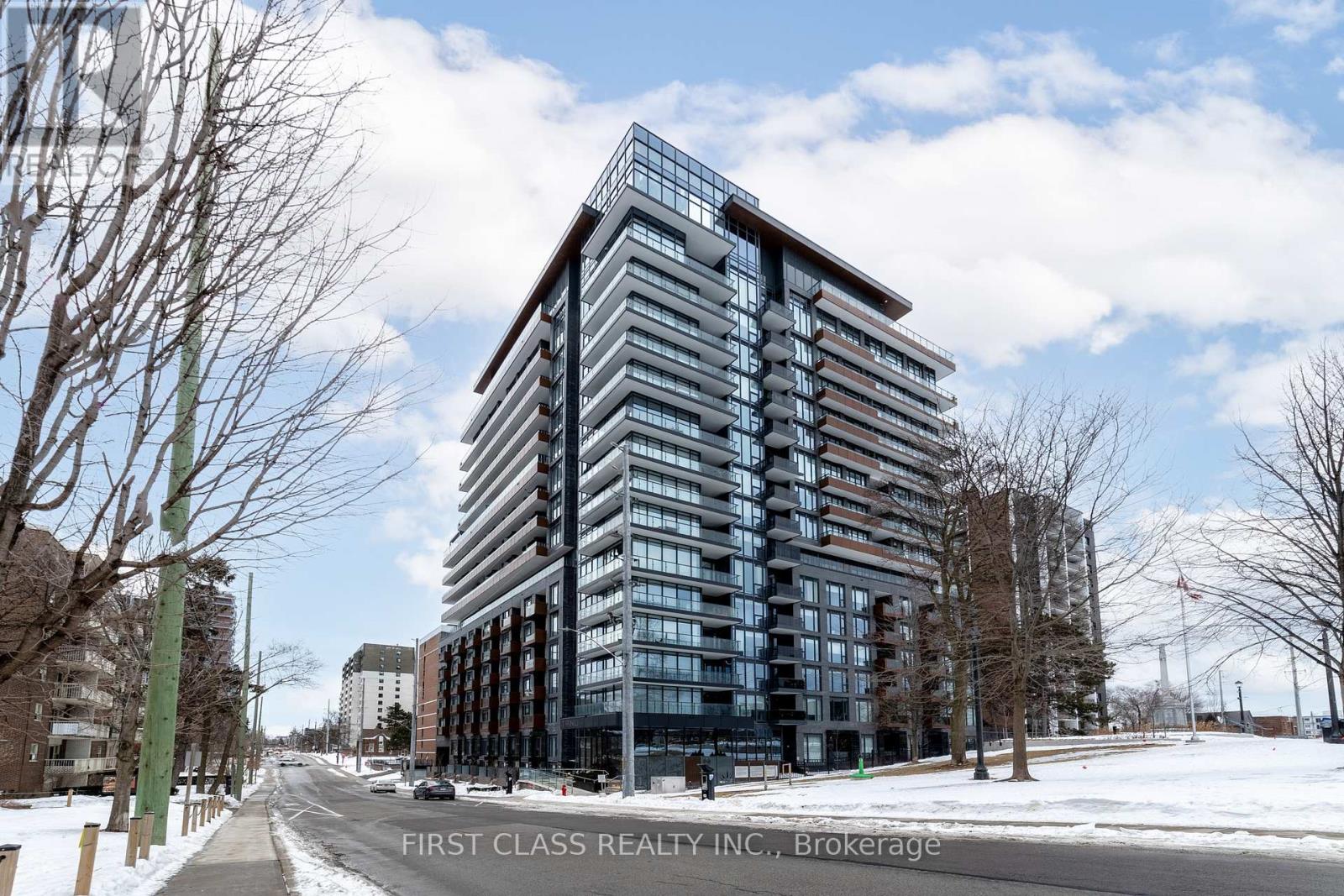 Th05 - 21 Park Street E, Mississauga, Ontario  L5G 0C2 - Photo 2 - W12871112