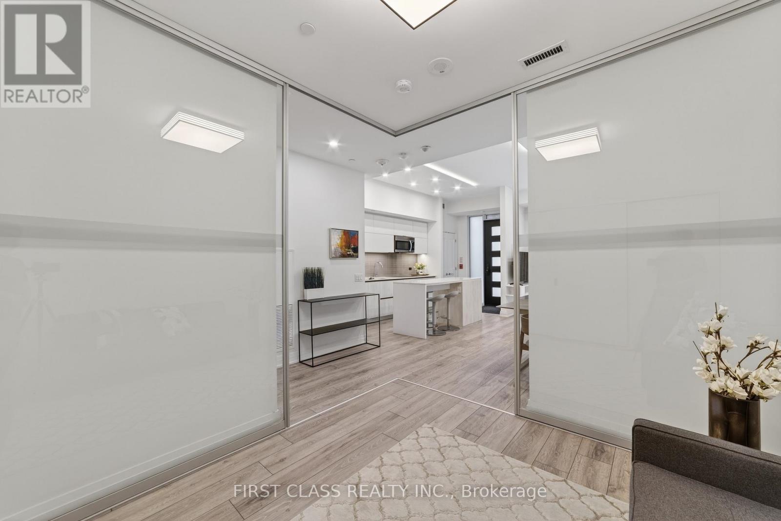 Th05 - 21 Park Street E, Mississauga, Ontario  L5G 0C2 - Photo 22 - W12871112