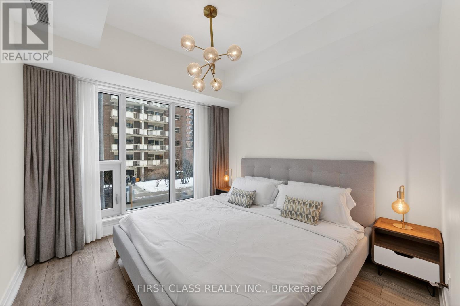 Th05 - 21 Park Street E, Mississauga, Ontario  L5G 0C2 - Photo 28 - W12871112