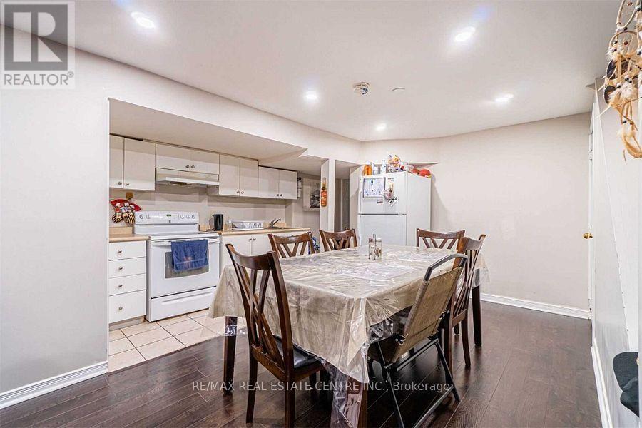 Bsmt - 3419 Fountain Park Avenue, Mississauga, Ontario  L5M 7E4 - Photo 3 - W12871134