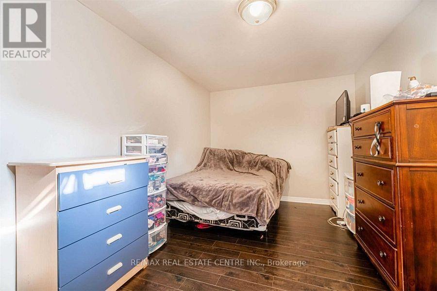 Bsmt - 3419 Fountain Park Avenue, Mississauga, Ontario  L5M 7E4 - Photo 4 - W12871134