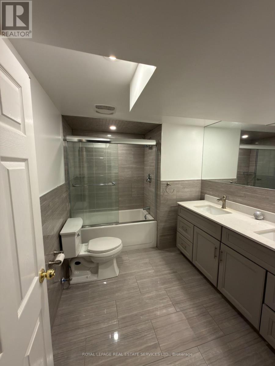 2399 Cashmere Avenue, Mississauga, Ontario  L5B 2M7 - Photo 10 - W12871138