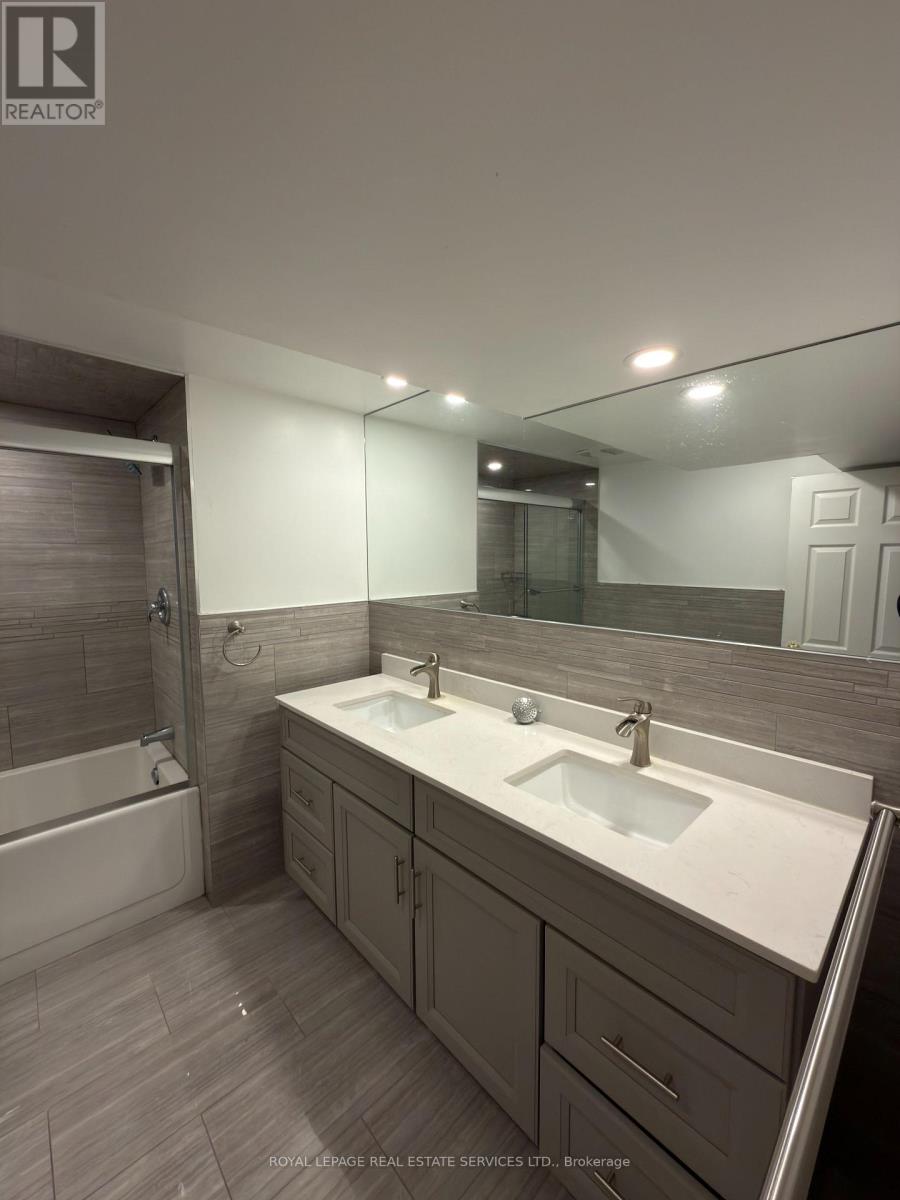 2399 Cashmere Avenue, Mississauga, Ontario  L5B 2M7 - Photo 11 - W12871138