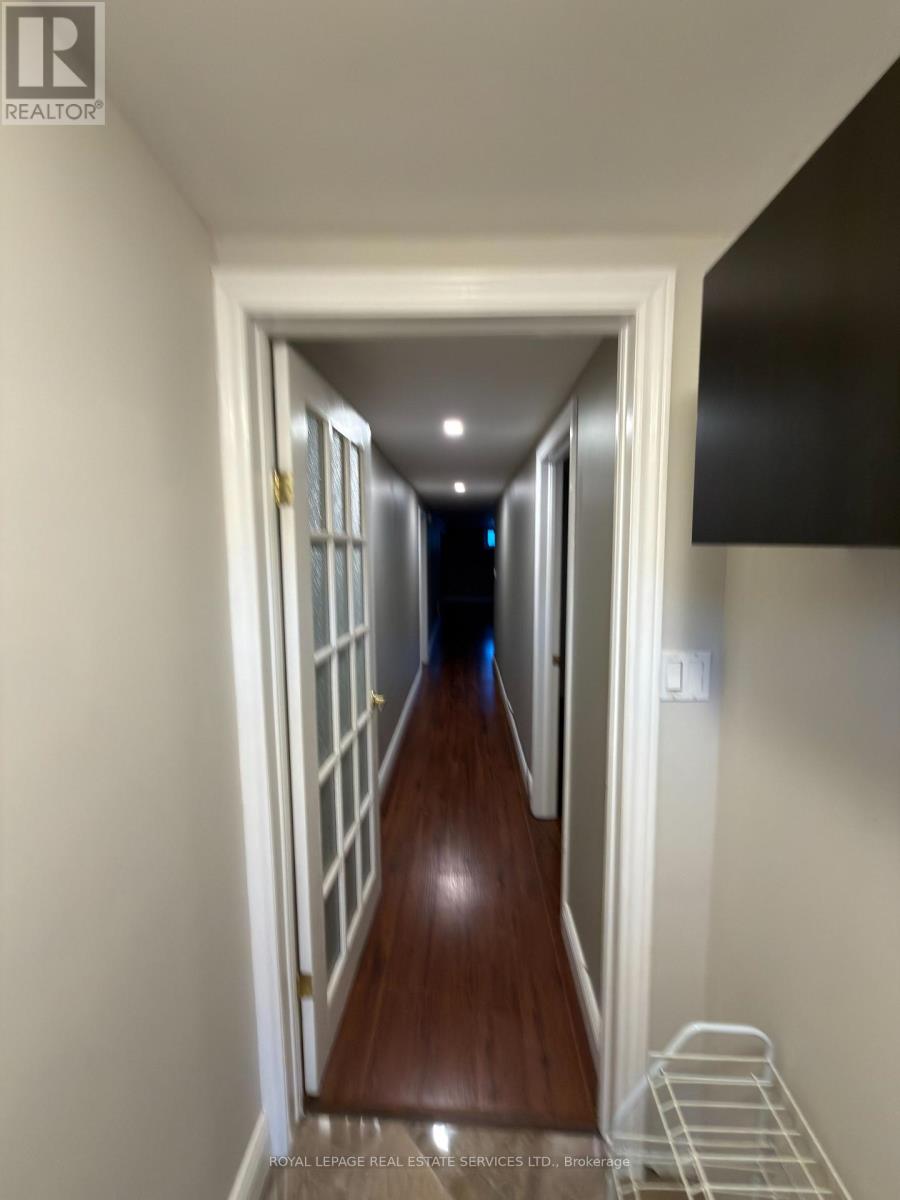 2399 Cashmere Avenue, Mississauga, Ontario  L5B 2M7 - Photo 3 - W12871138