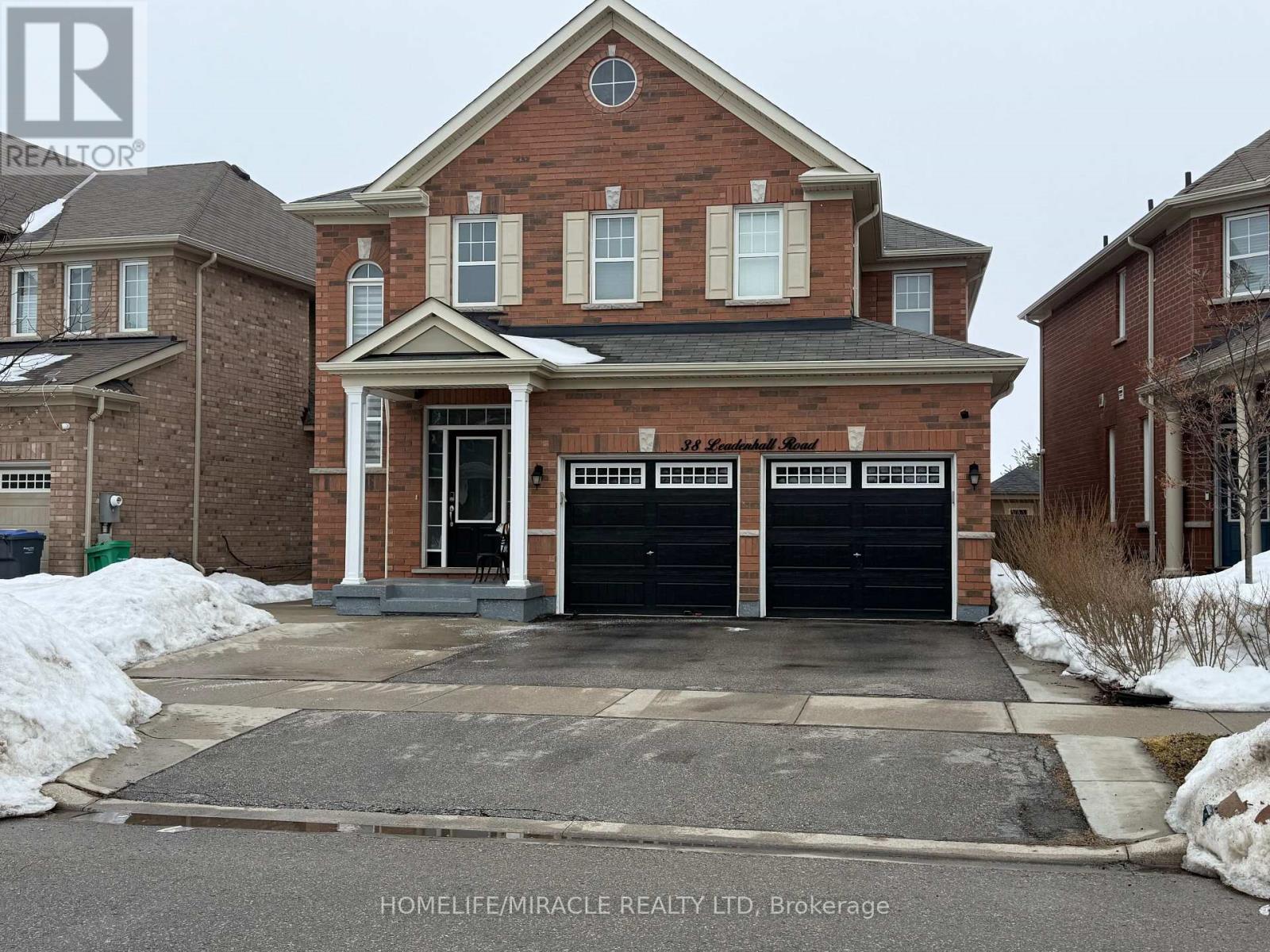 38 Leadenhall Road, Brampton, Ontario  L7A 4G3 - Photo 2 - W12871156