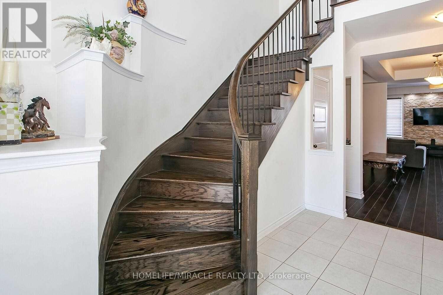 38 Leadenhall Road, Brampton, Ontario  L7A 4G3 - Photo 24 - W12871156