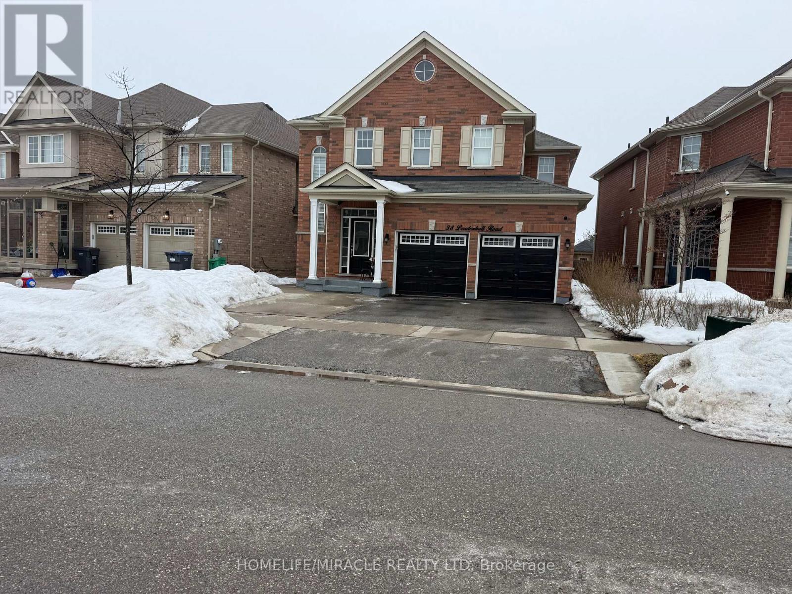 38 Leadenhall Road, Brampton, Ontario  L7A 4G3 - Photo 3 - W12871156