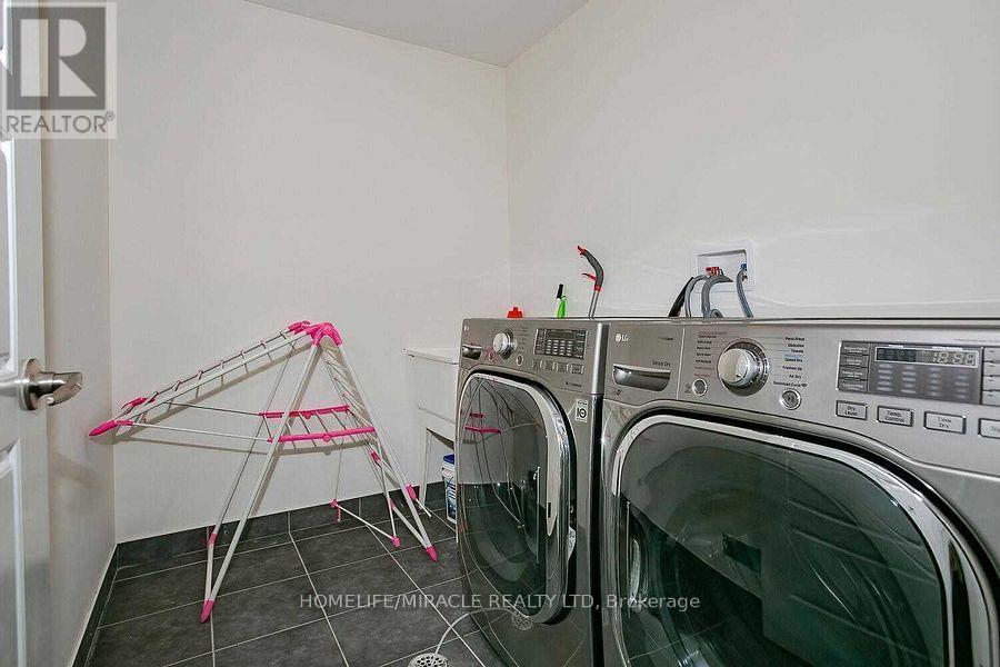 38 Leadenhall Road, Brampton, Ontario  L7A 4G3 - Photo 9 - W12871156